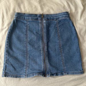 Forever 21 Denim Zipper Mini Skirt (Medium)